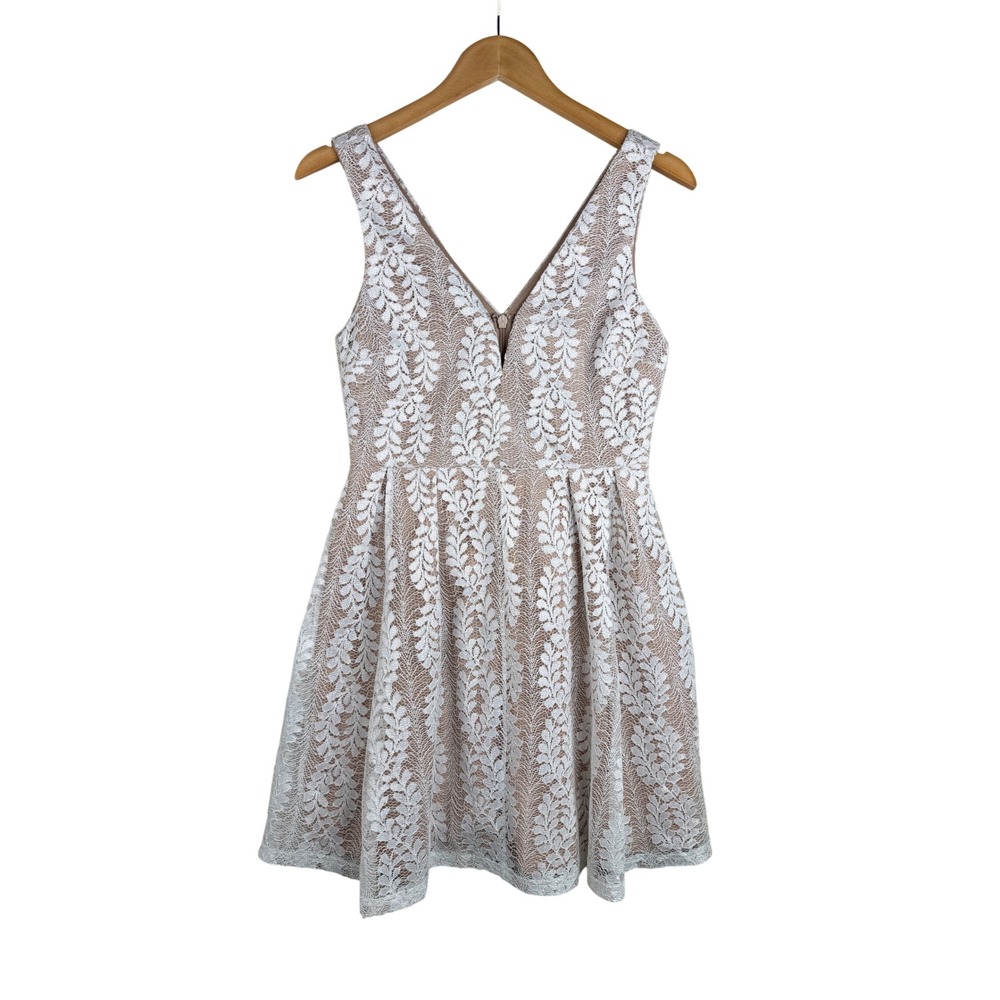 Lulus V-neck All Of My Heart Lace Skater Mini Dress size Medium White